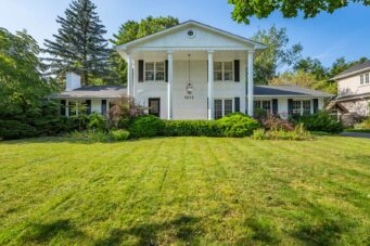 1213 Greenoaks Dr Stunning property in the heart of Lorne Park's  SOLD