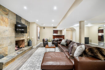 1213 Greenoaks Dr Stunning property in the heart of Lorne Park's  SOLD