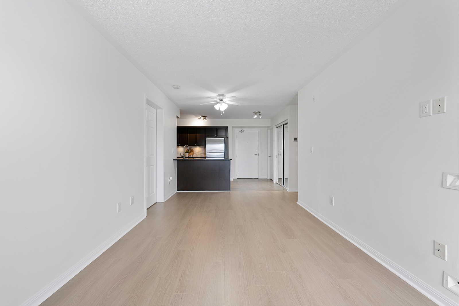 208-1005 Nadalin Heights