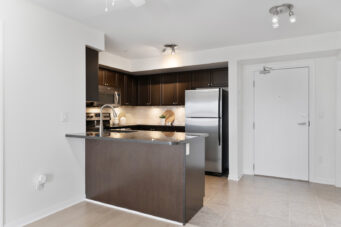 208-1005 Nadalin Heights